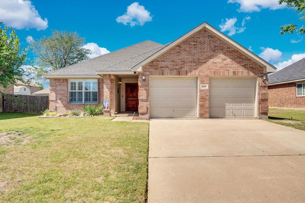 215 Stable Drive, Waxahachie