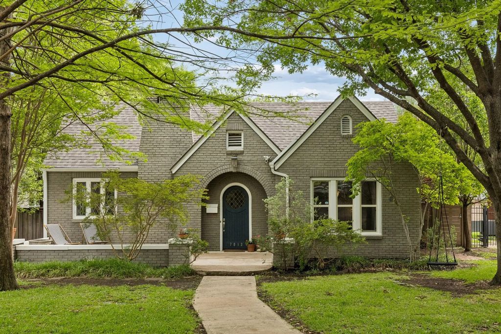 7012 Clayton Avenue, Dallas