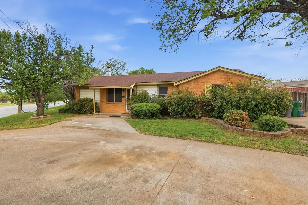 3901 Woodlane Avenue, Haltom City