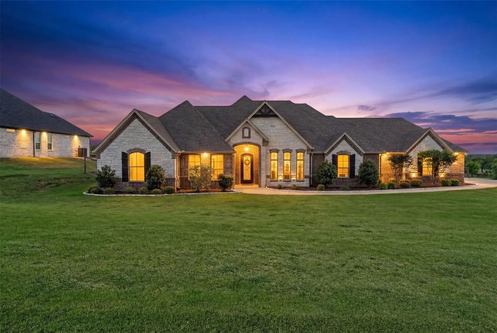 209 Martin Drive, Granbury