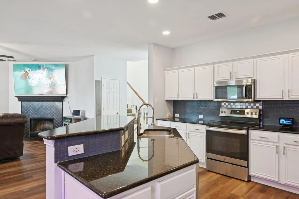 441 Valley View Drive, Lewisville