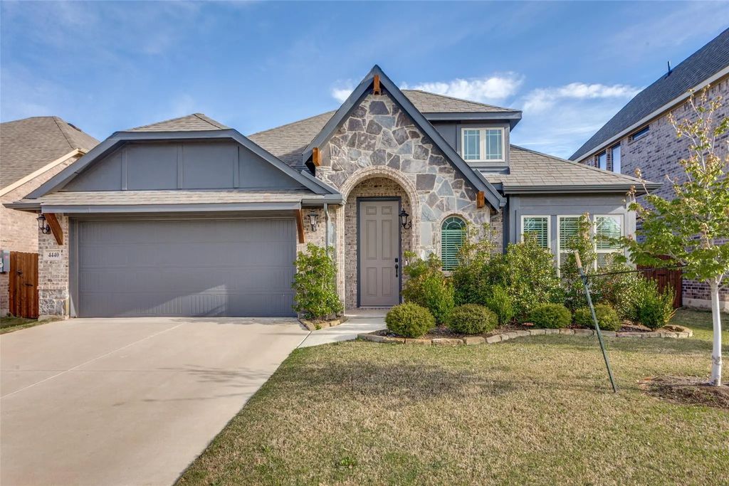 4440 Mill Falls Drive, Fort Worth