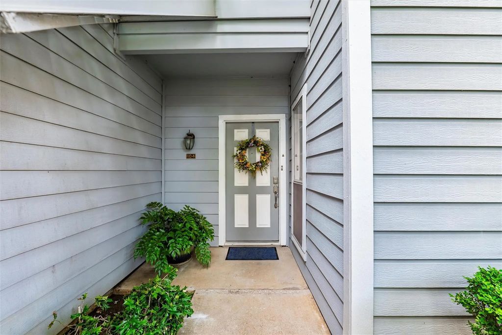 2109 Saint Michaels Drive 104, Arlington
