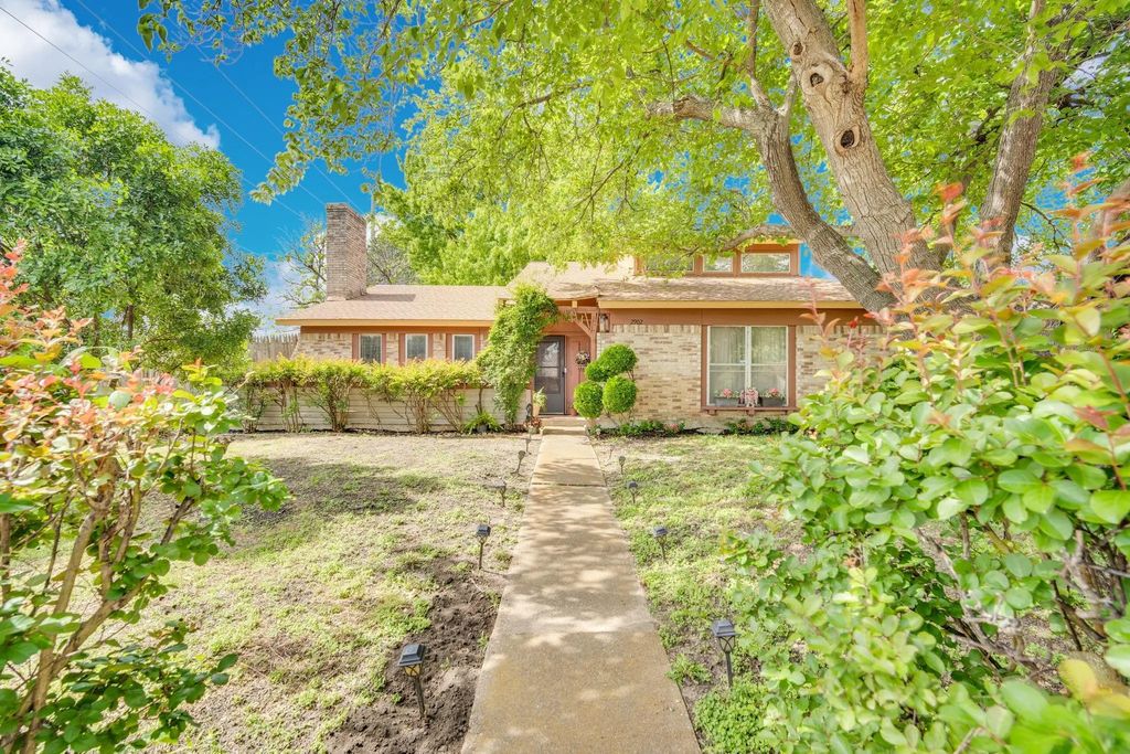 2902 Green Oaks Drive, Garland