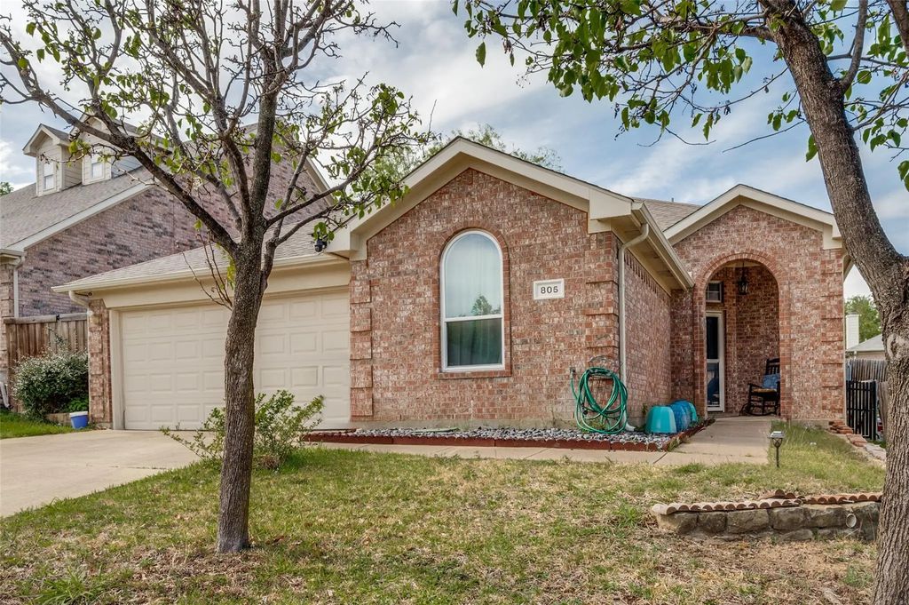 805 E Huitt Lane, Euless
