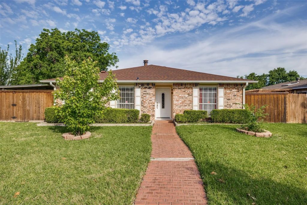 1429 Meandering Way, Garland