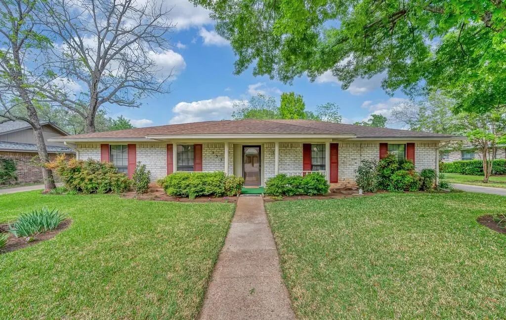 533 Topeka Drive, Woodway