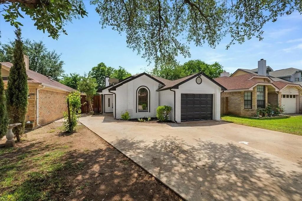 1713 Woodhall Way, Fort Worth