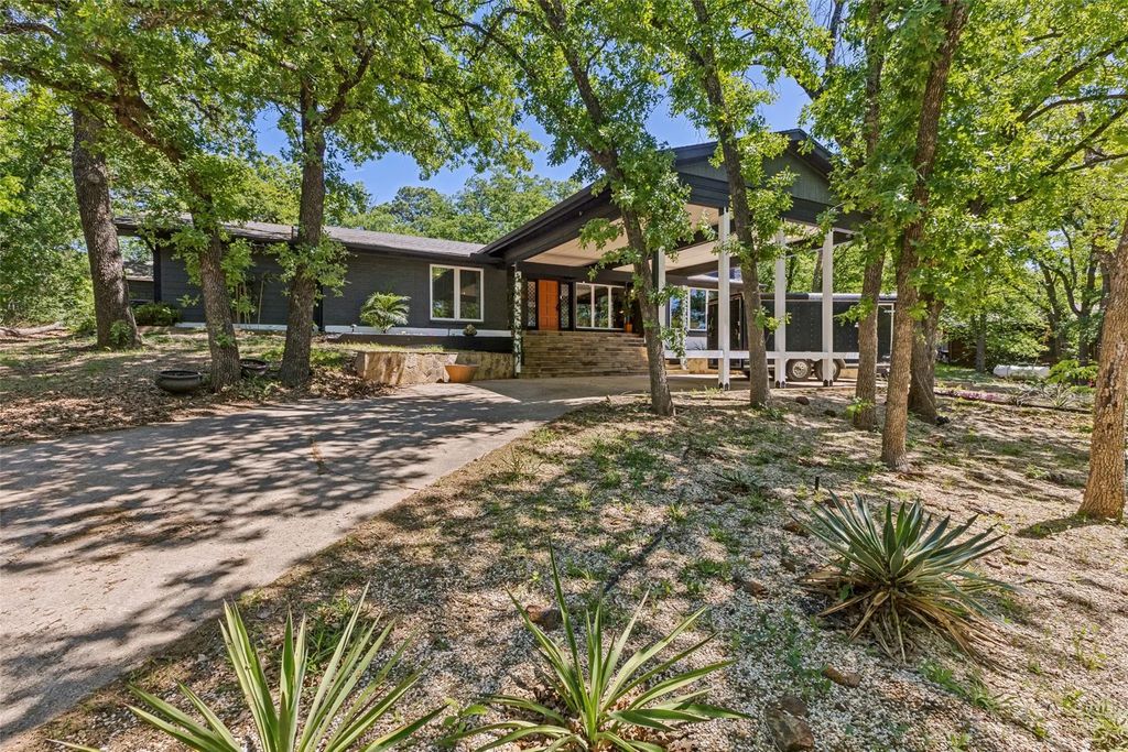 3412 Shady Oaks Drive, Flower Mound