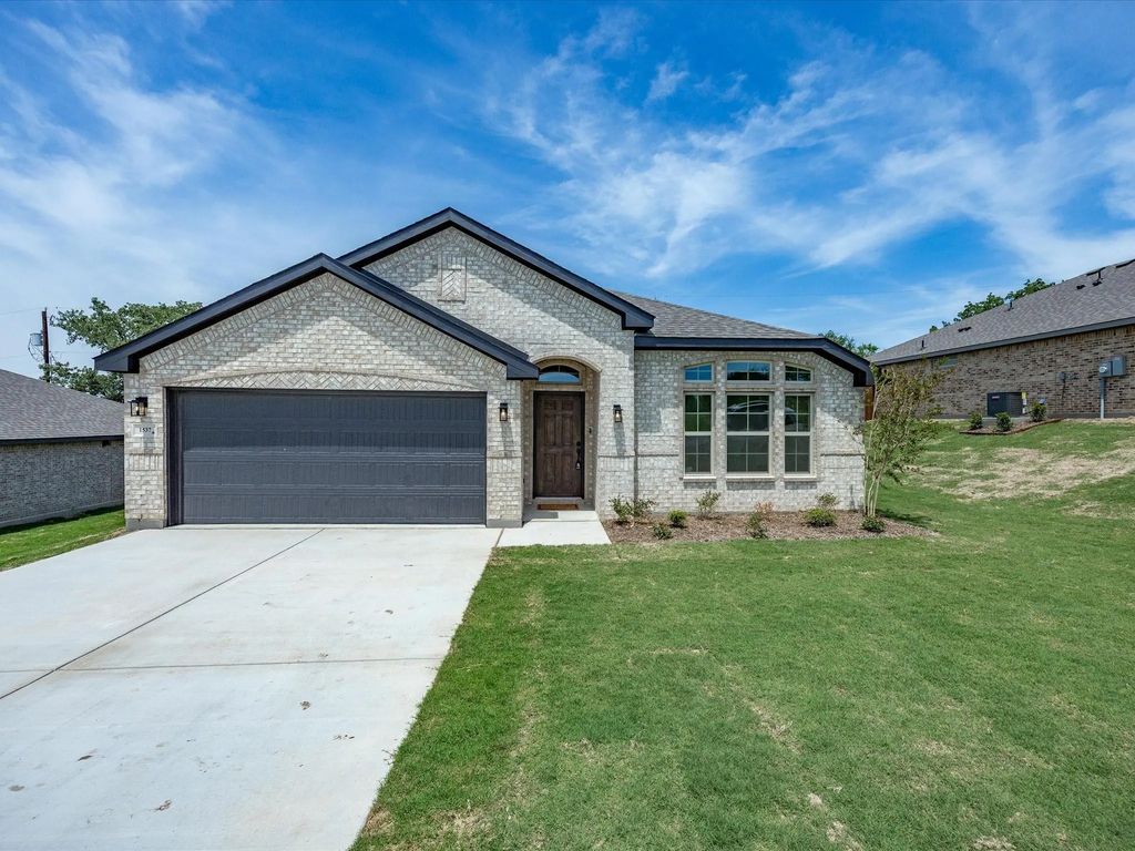 1537 Dresser Street, Graham