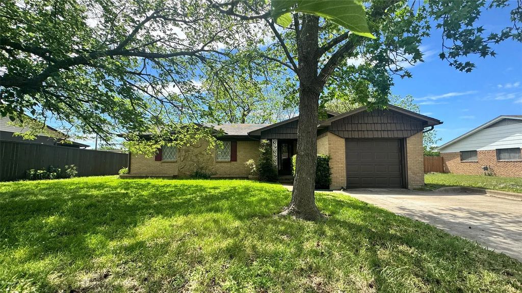 101 Town North Drive, Terrell