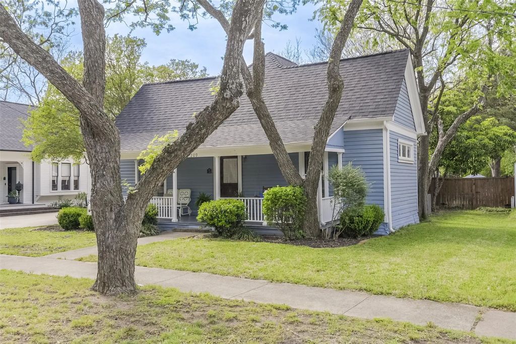 209 Williams Street, Waxahachie