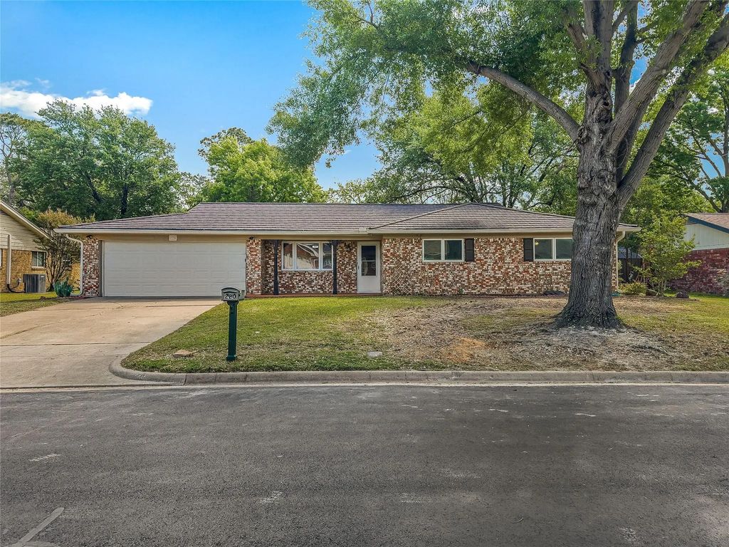 220 Cooper Drive, Hurst