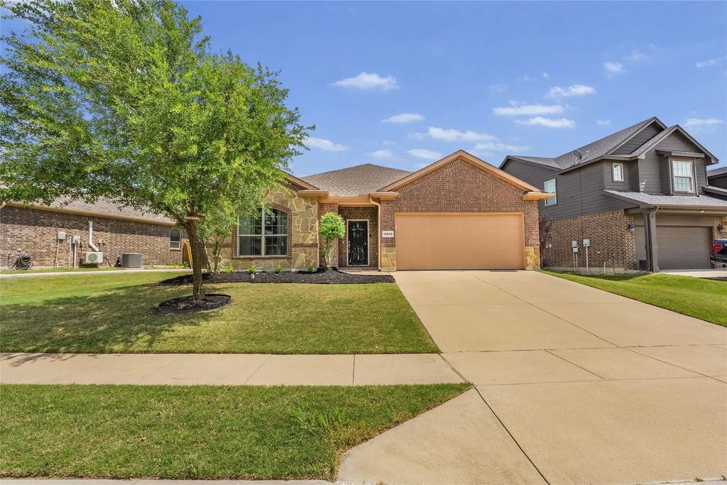 11032 Erinmoor Trail, Fort Worth