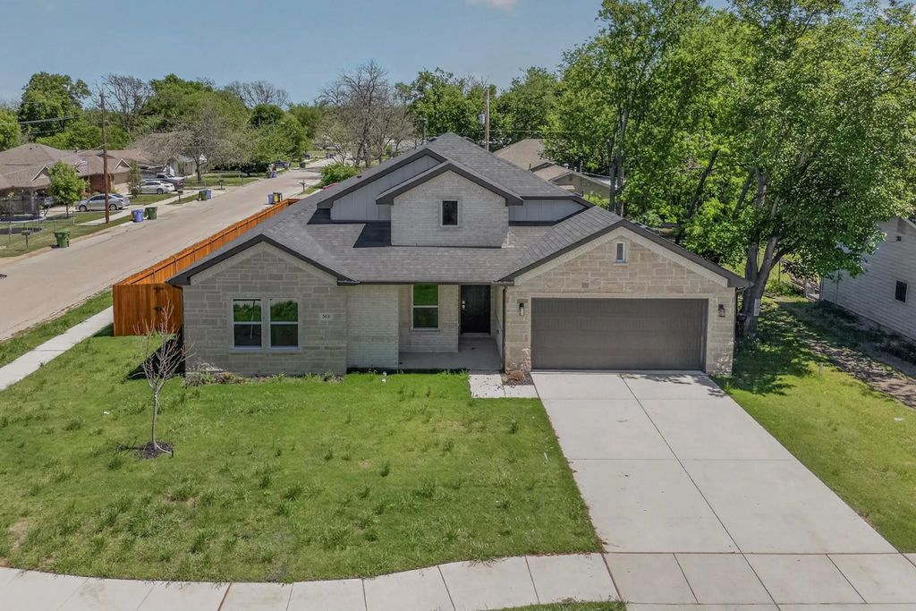 501 Pemberton Drive, White Settlement