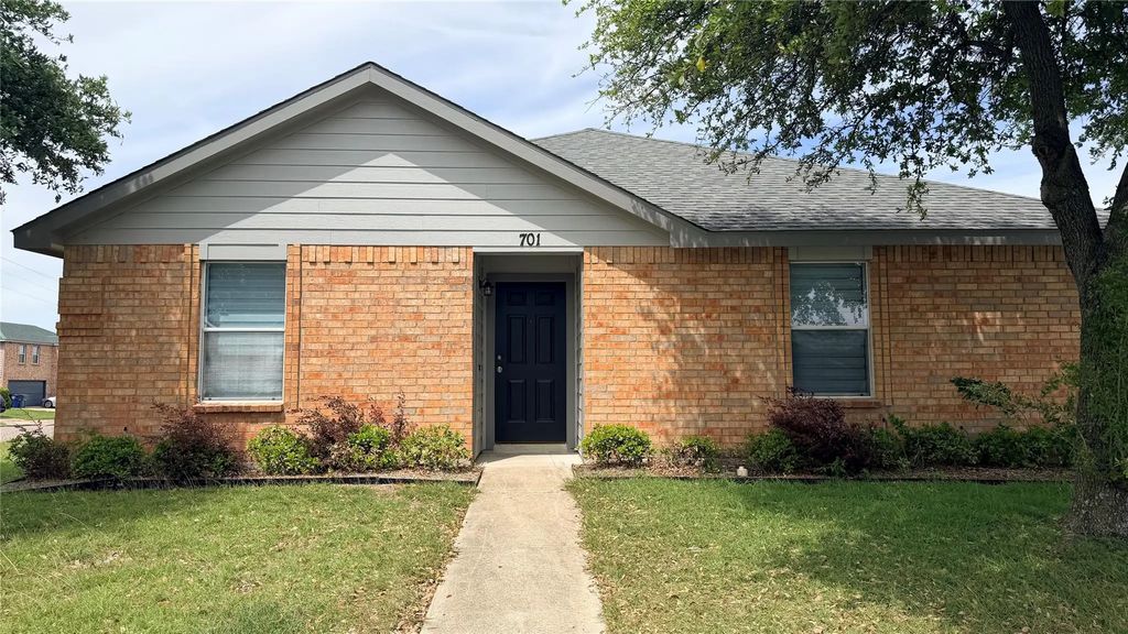 701 E Kirnwood Drive, Dallas