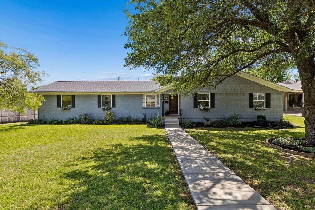 13936 Charcoal Lane, Farmers Branch