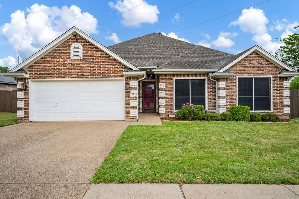 325 Village Parkway, Crowley