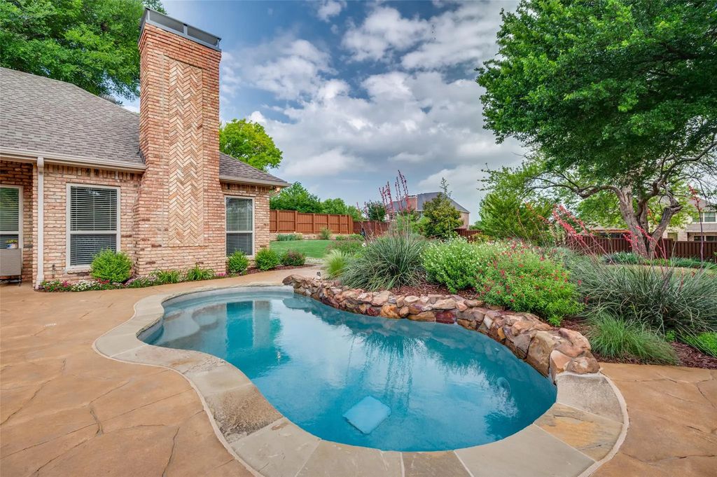825 Hills Creek Drive, McKinney