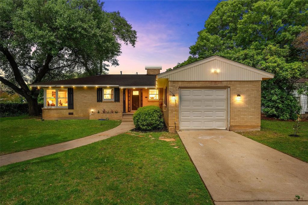 3223 Live Oak Avenue, Waco