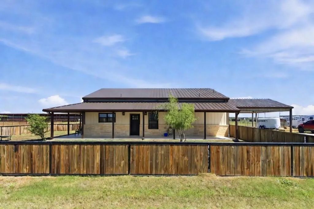 335 Meadow Bend Circle, Stephenville