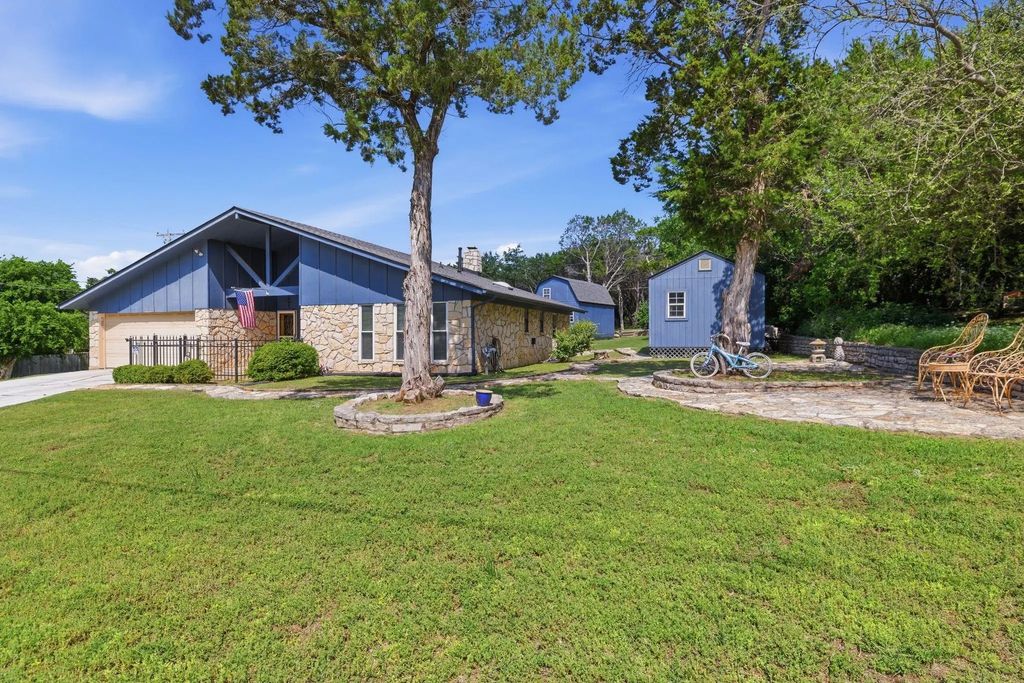 1108 Laguna Vista Drive, Granbury