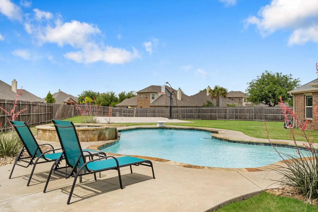 1688 Pecos Court, Burleson