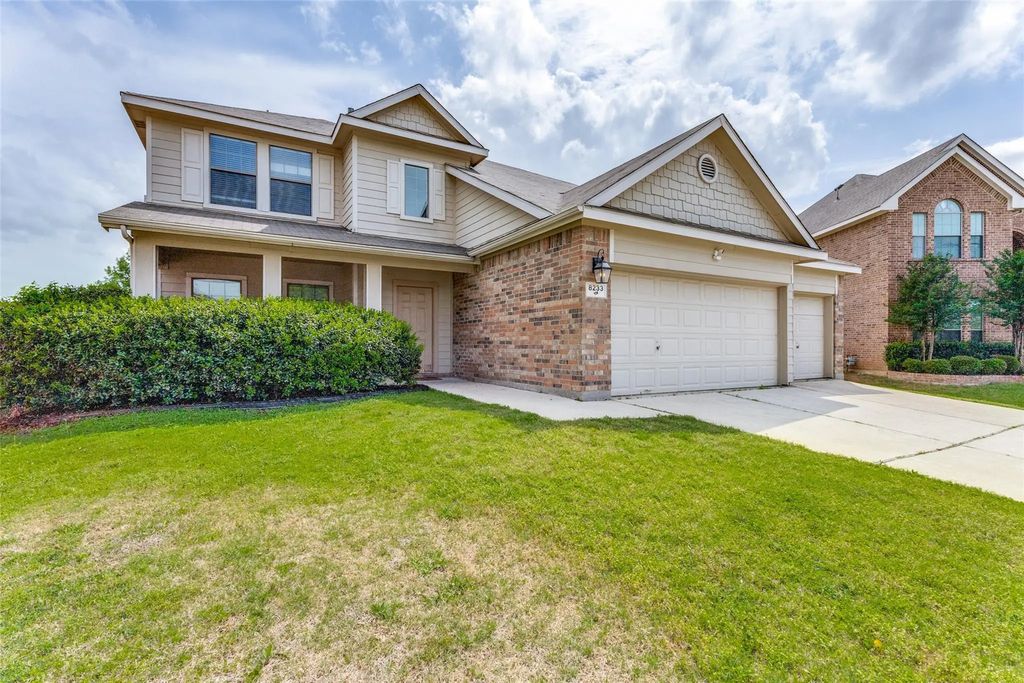 8233 Delafield Drive, Fort Worth
