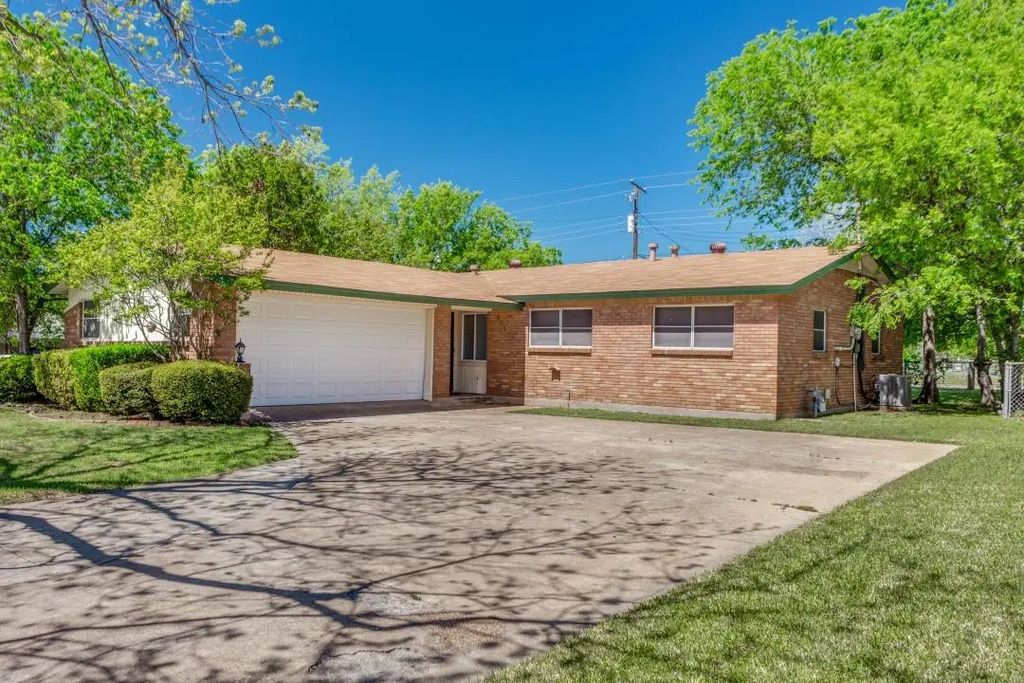 201 Wofford Way, Saginaw