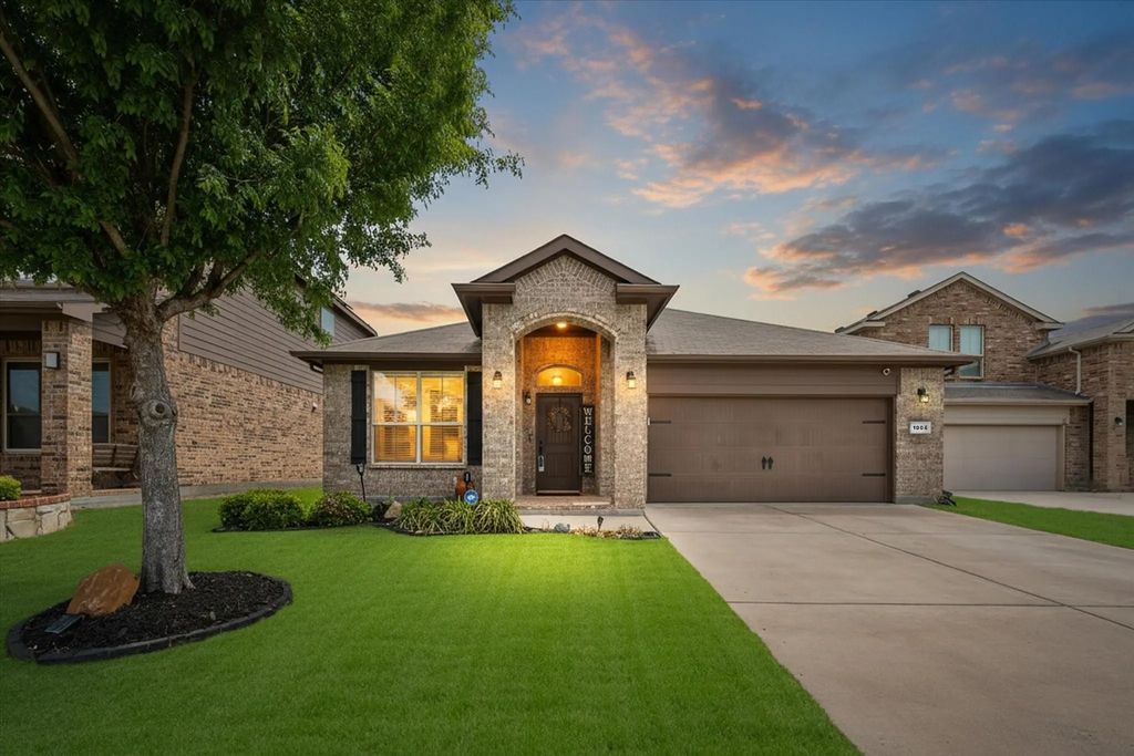 1004 Brownford Drive, Fort Worth