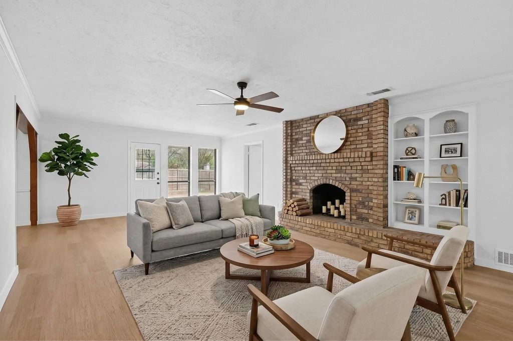 213 Gregory Drive, DeSoto