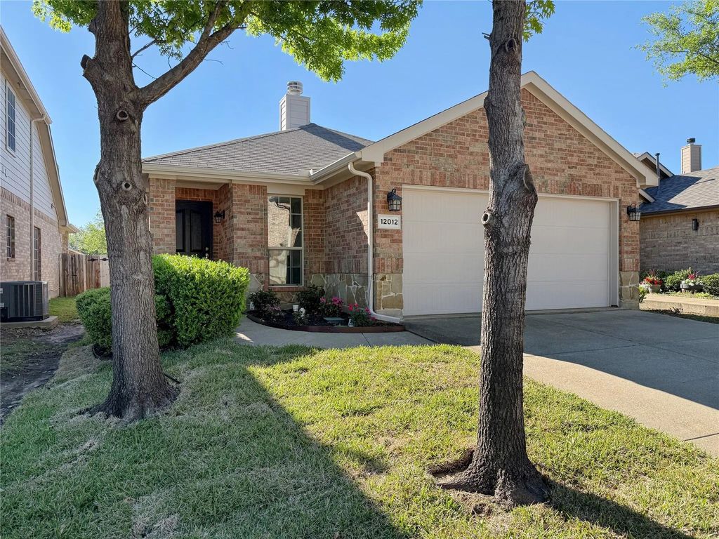 12012 Walden Wood Drive, Fort Worth
