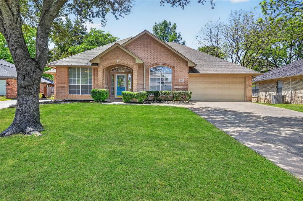 7637 Jill Court, North Richland Hills