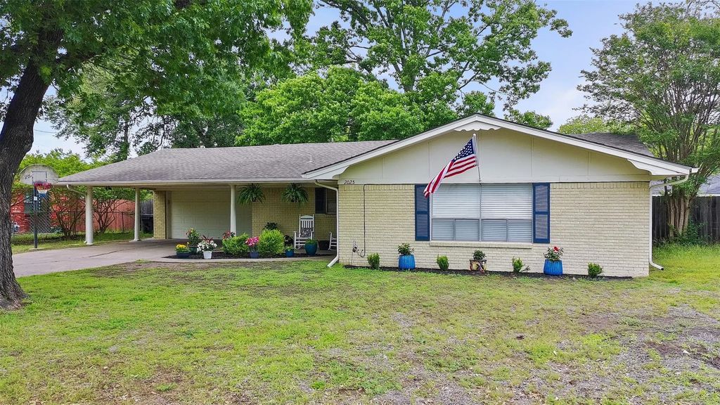 2025 W Belclaire Circle, Corsicana