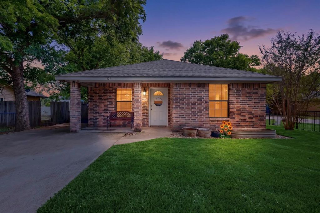 494 Park Street, Cleburne