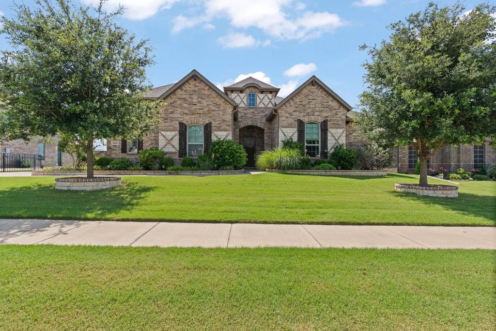 1944 Silver Falls Drive, Burleson