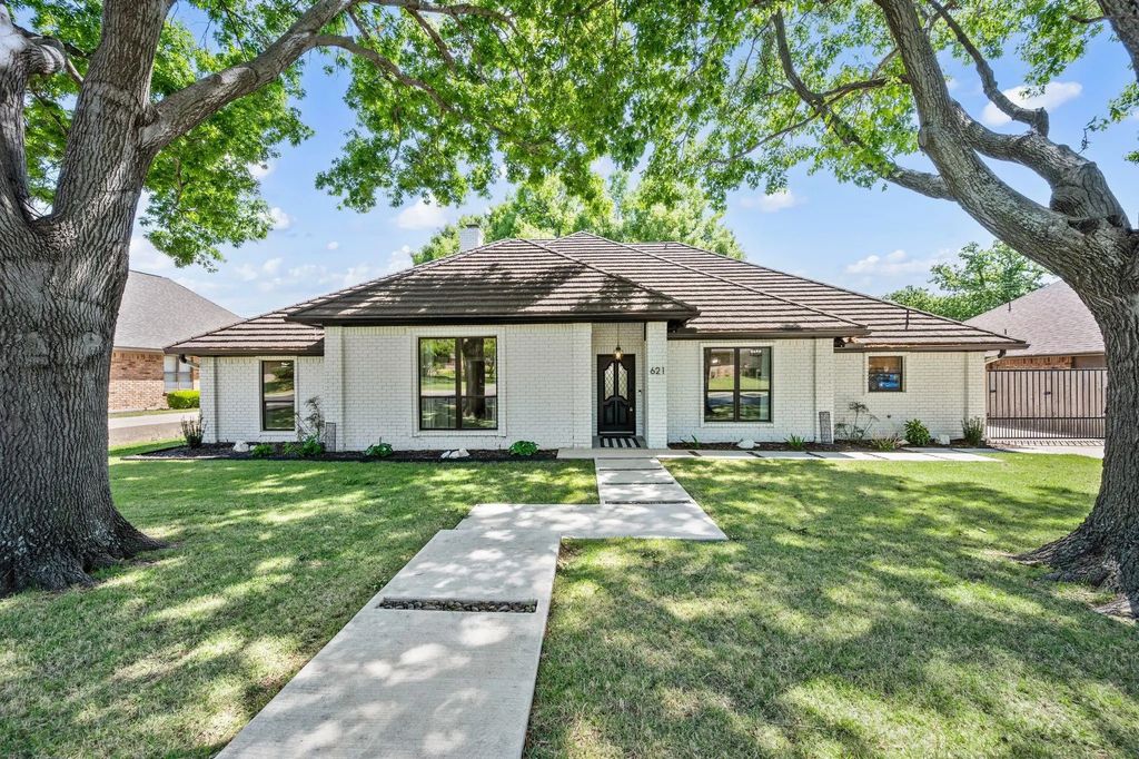 621 Evergreen Drive, Hurst