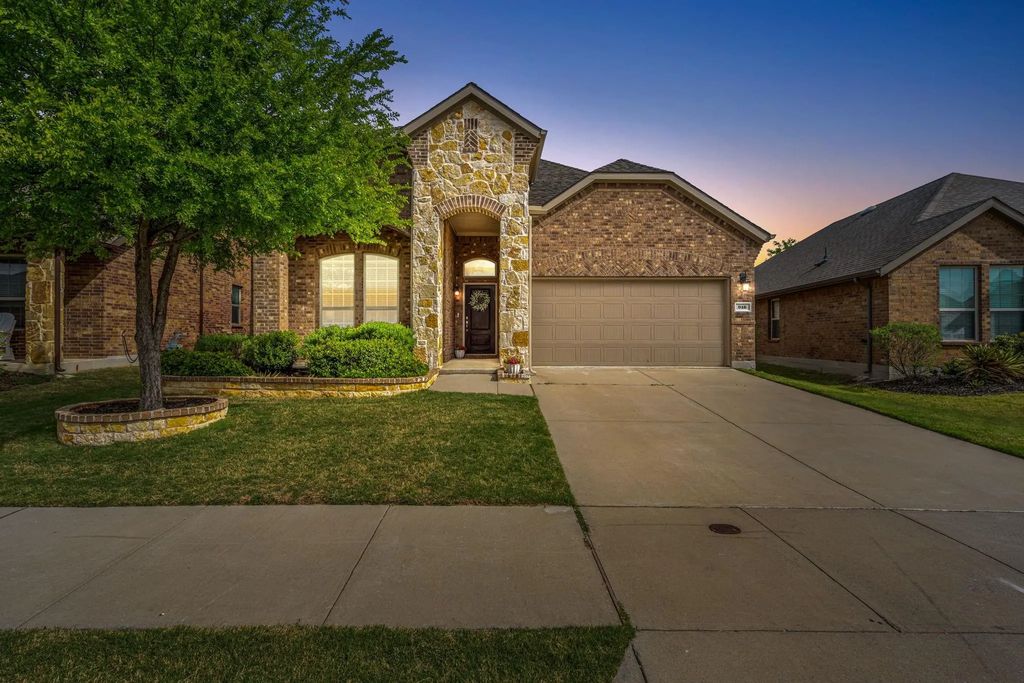 916 Berry Street, Celina