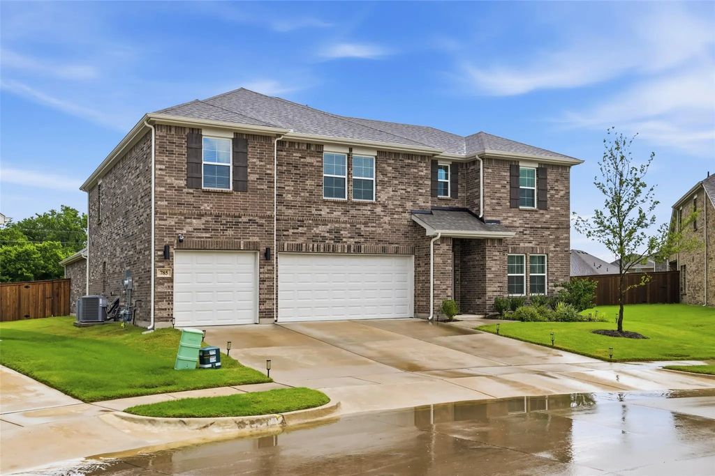 785 Vineyard Way, Forney