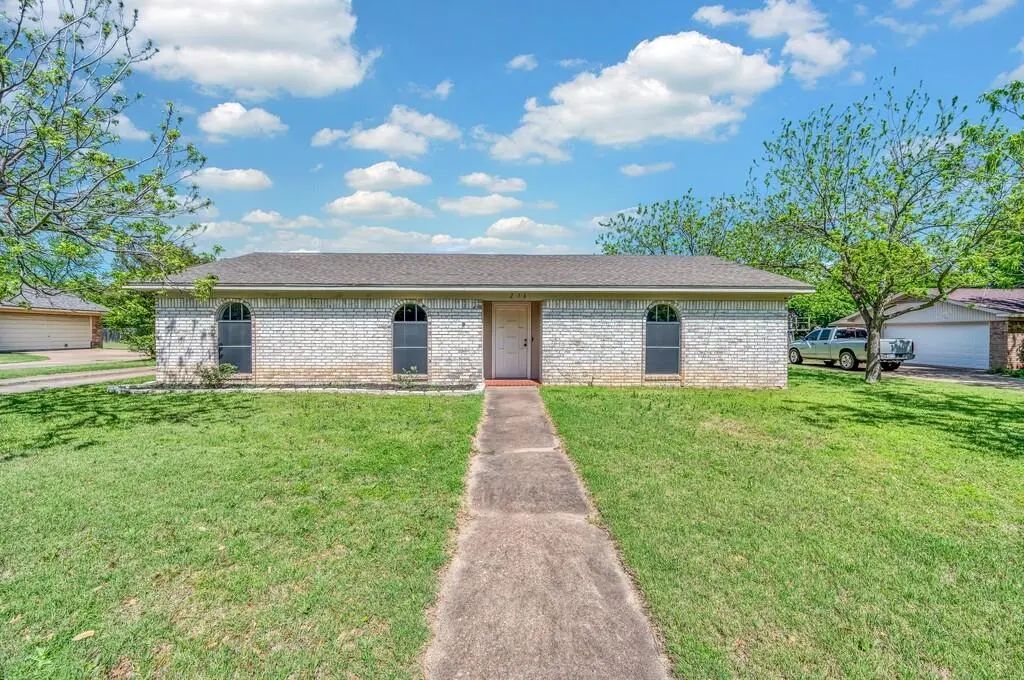 216 Texas Avenue, Hewitt