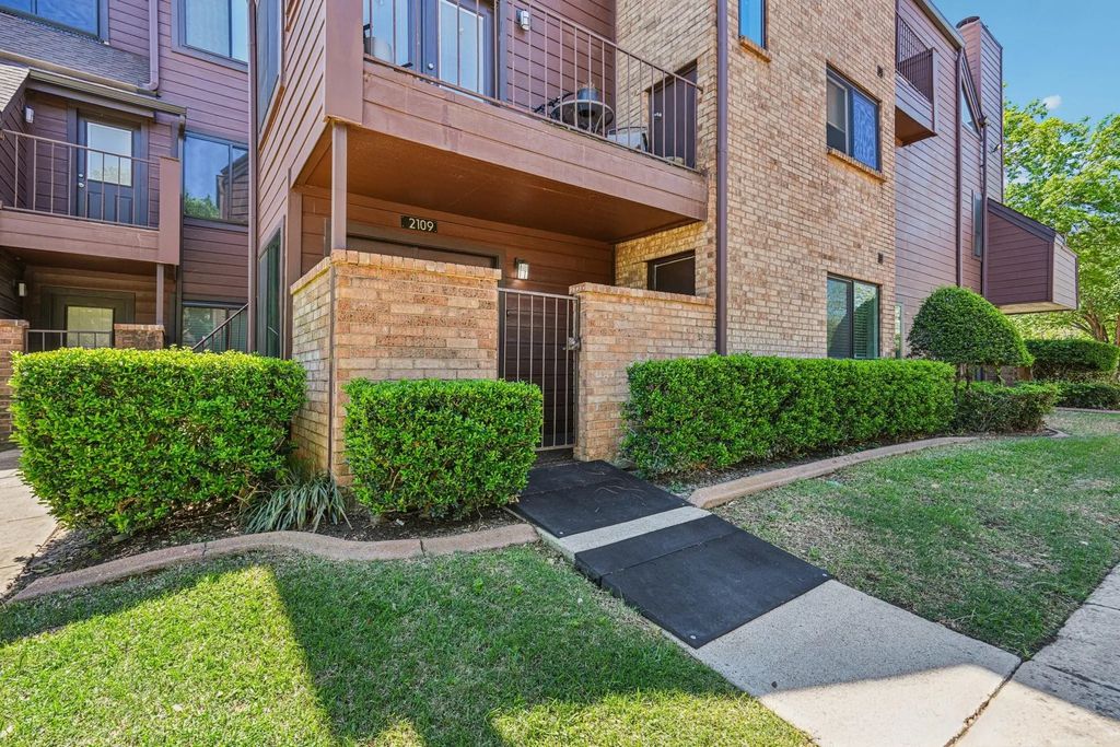1712 Baird Farm Circle 2109, Arlington