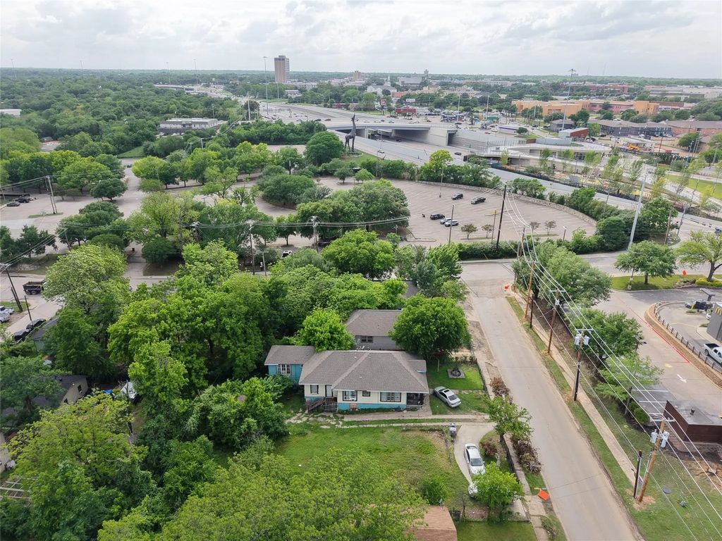 814 E 12th Street, Dallas