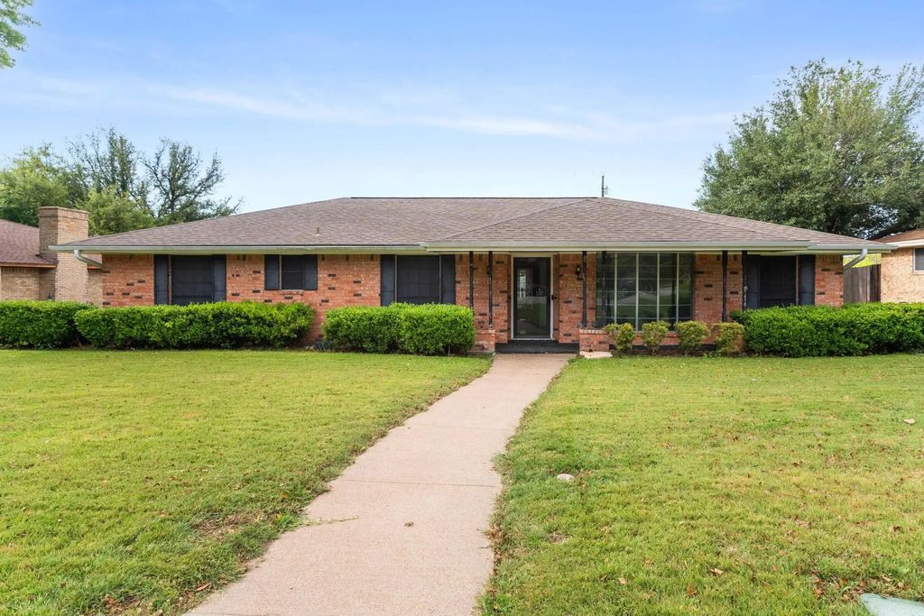 112 Charles Street, DeSoto