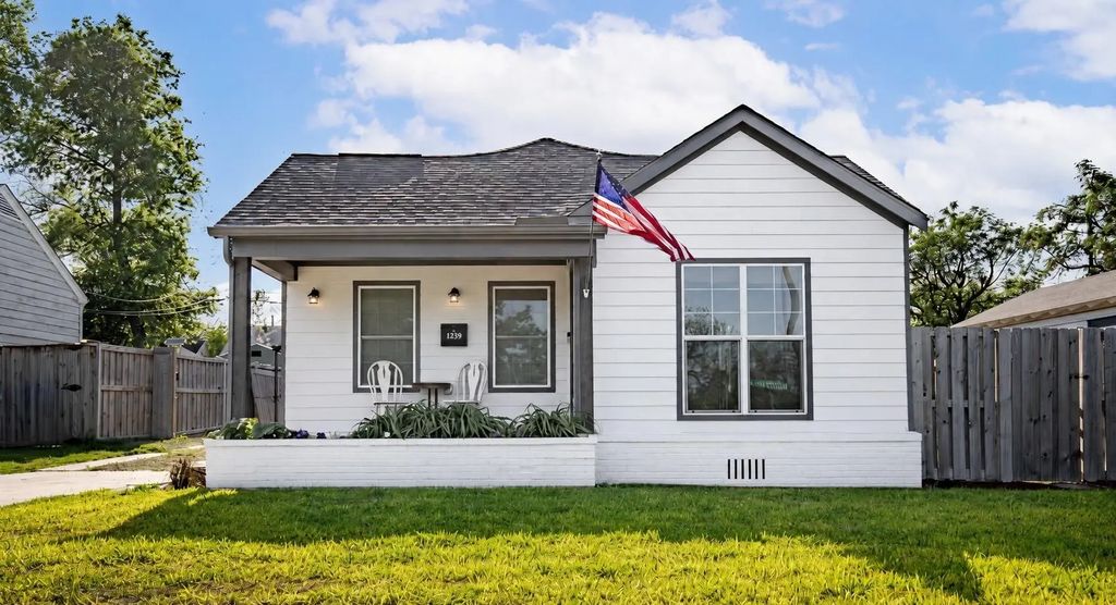 1239 Whitaker Avenue, Dallas