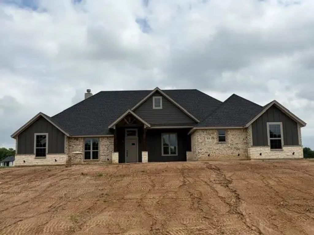 2020 Camden Lane, Springtown