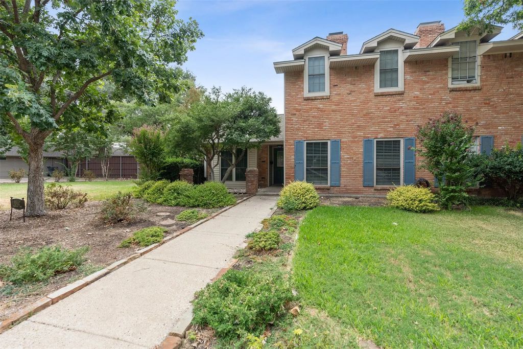 10447 Barrywood Drive, Dallas