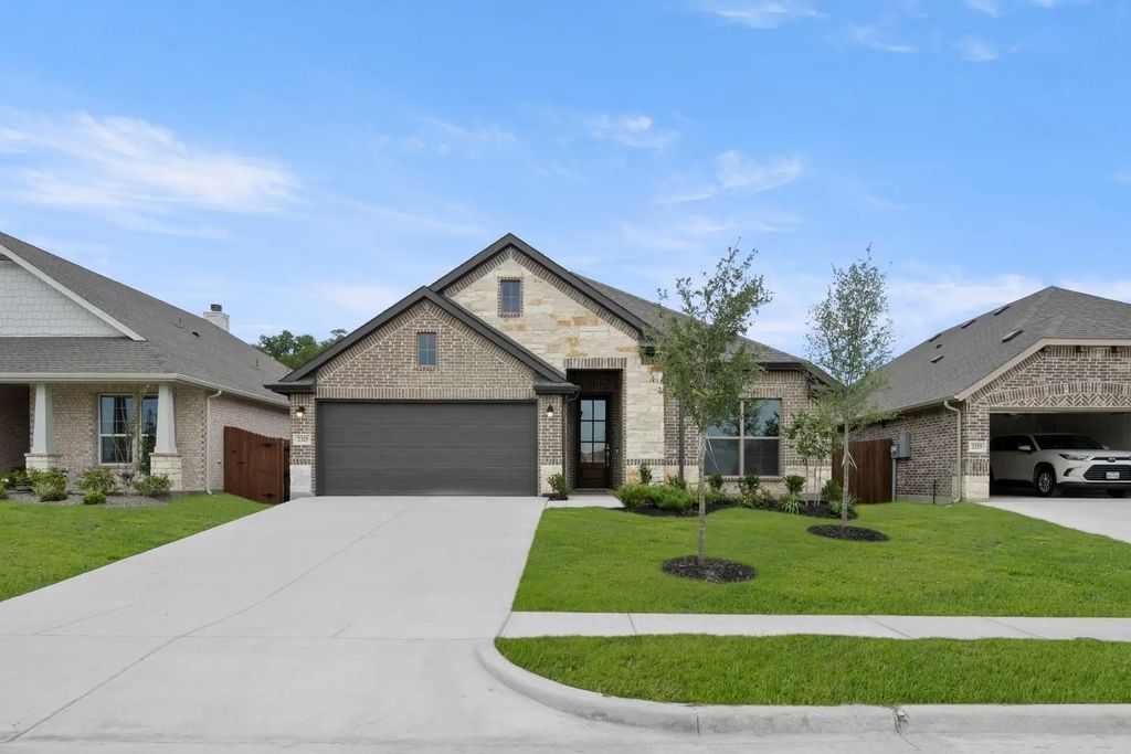 2325 Shamrock Lane, Weatherford