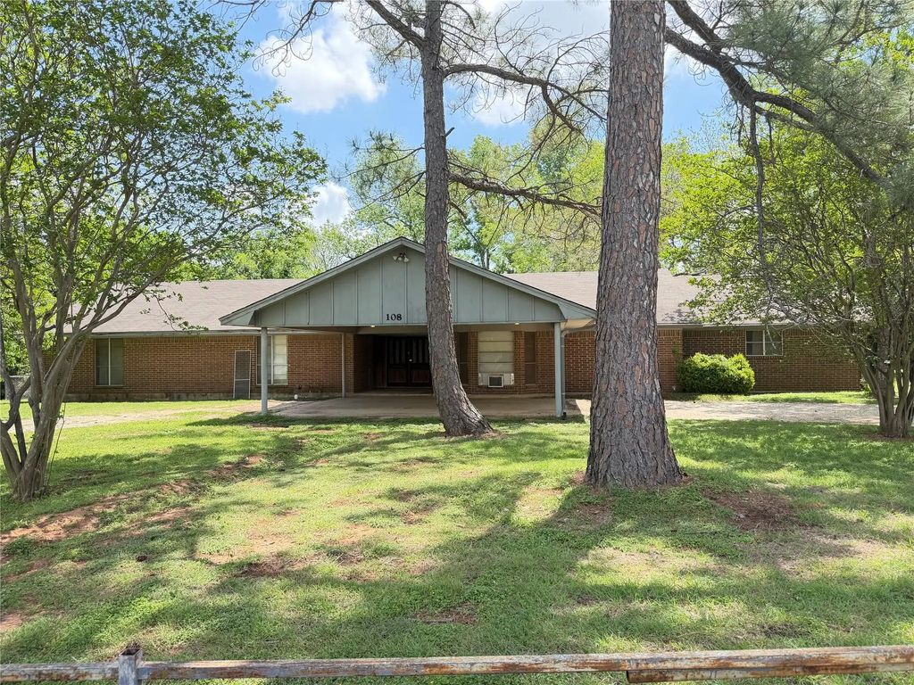 108 W Ward Drive, Robinson