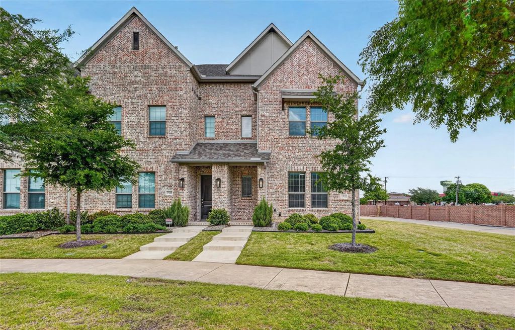 1511 Perrin Lane, Farmers Branch