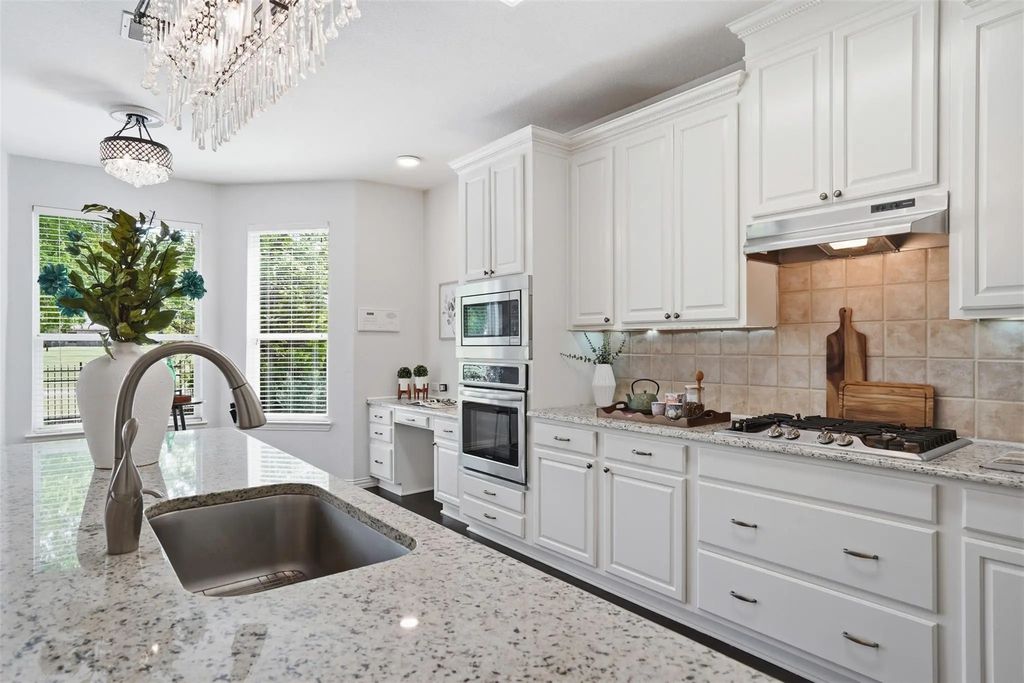 913 Royal Oaks Drive, McKinney